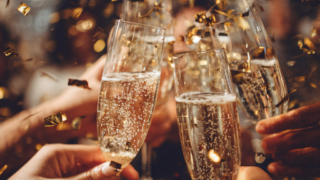 新年の始まりに寄り添う1月の香り「New Beginnings」|シャンパンゴールドのアロマブレンド